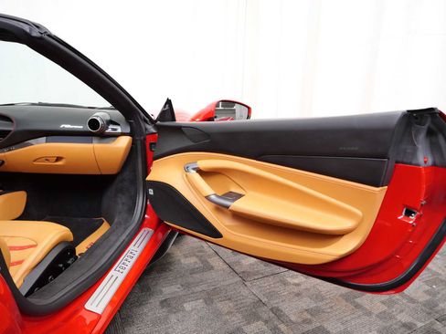 Certified 2021 Ferrari F8 Tributo RWD image 13