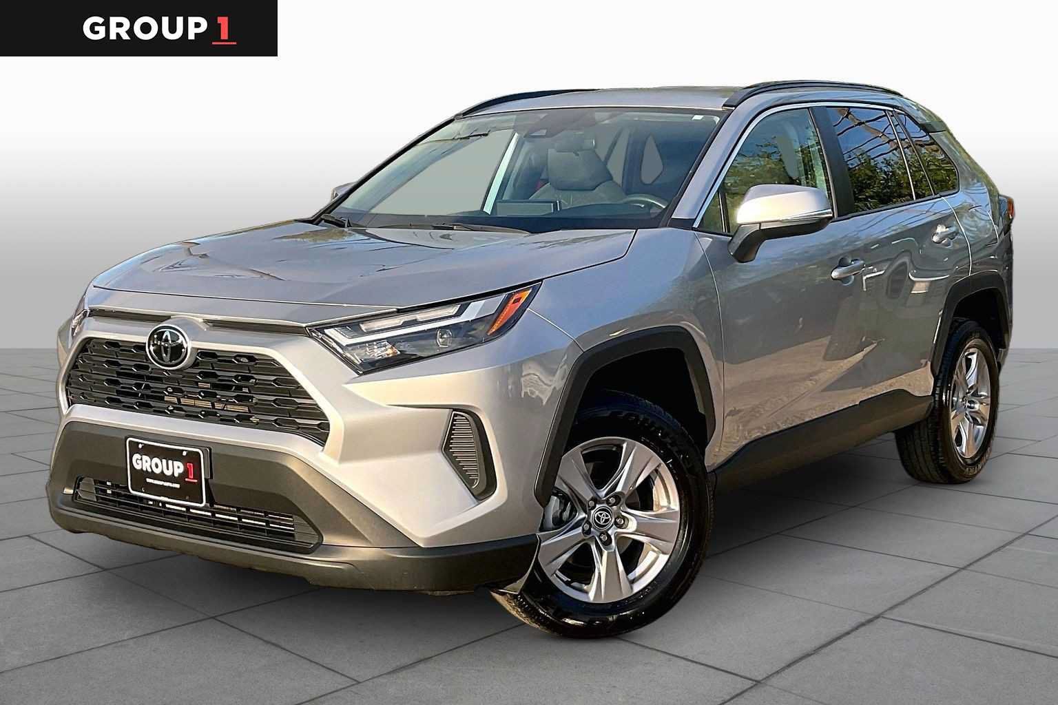 Used 2025 Toyota RAV4 XLE FWD image 1