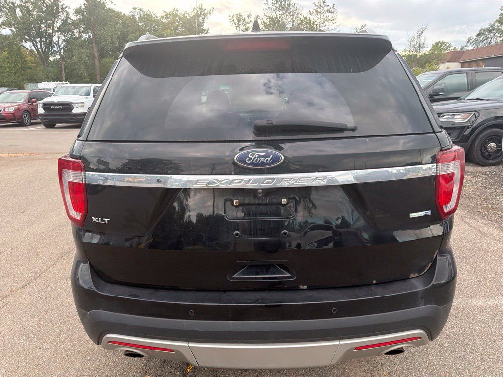 Used 2016 Ford Explorer XLT w/ Equipment Group 202A AWD/4WD image 6