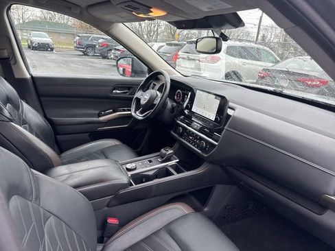 Used 2022 Nissan Pathfinder Platinum w/ Cargo Package image 9