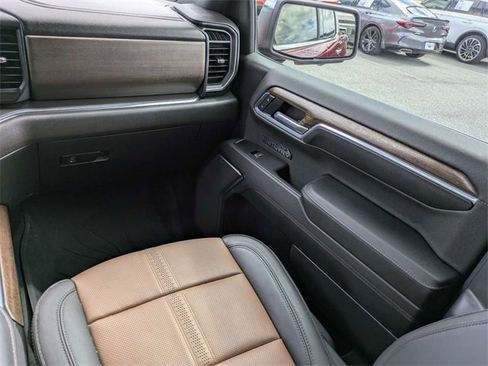 Used 2023 Chevrolet Silverado 1500 High Country w/ High Country Premium Package image 17