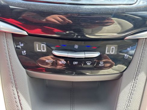 Used 2024 Cadillac XT6 Premium Luxury w/ Technology Package AWD/4WD image 8