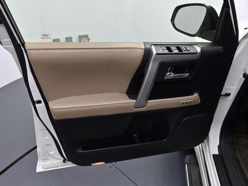 Used 2016 Toyota 4Runner Limited AWD/4WD image 9