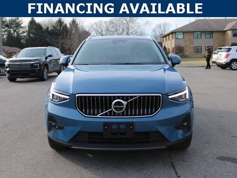 Used 2025 Volvo XC40 B5 Plus image 3