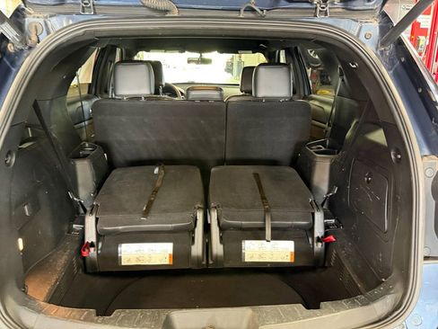 Used 2019 Ford Explorer XLT w/ Equipment Group 202A AWD/4WD image 23