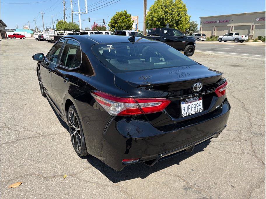 Used 2019 Toyota Camry SE w/ Carpet Mat Package FWD image 17