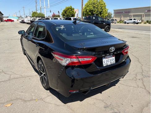 Used 2019 Toyota Camry SE w/ Carpet Mat Package FWD image 17