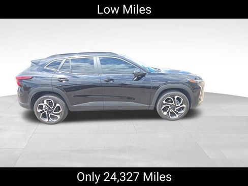 Certified 2024 Chevrolet Trax RS w/ Driver Confidence Package FWD image 2