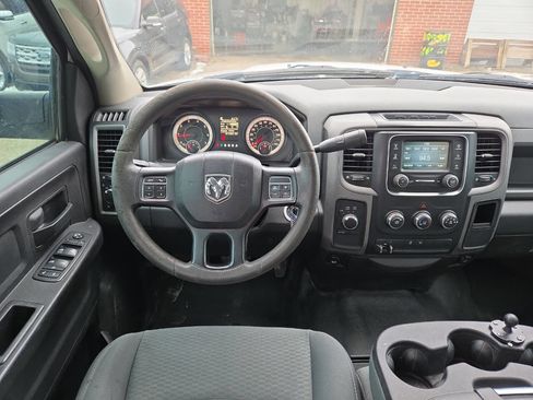 Used 2018 RAM 2500 Tradesman w/ Chrome Appearance Group image 10