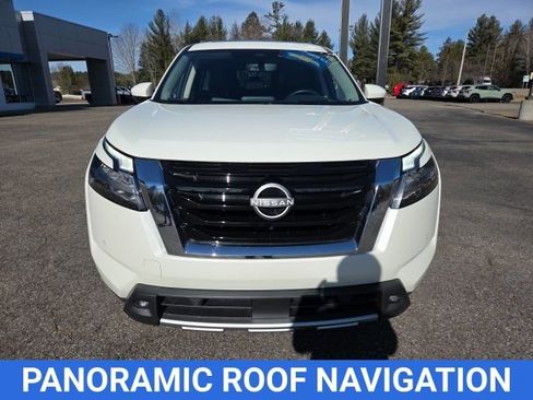 Used 2023 Nissan Pathfinder SL image 3