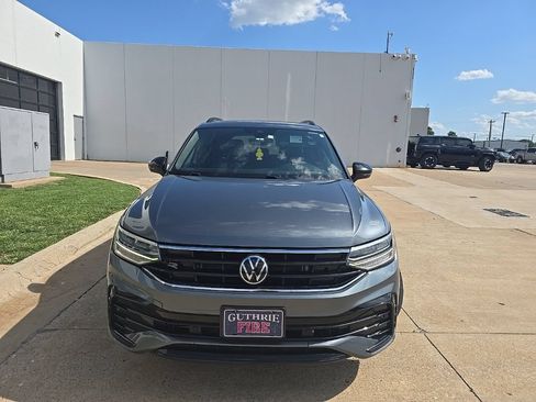 Used 2022 Volkswagen Tiguan SE R-Line FWD image 4