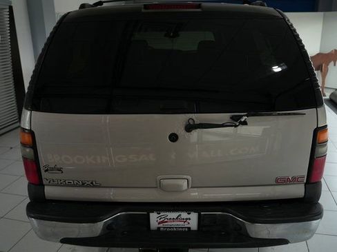 Used 2005 GMC Yukon XL 2500 SLT w/ SLT Preferred Equipment Group image 7