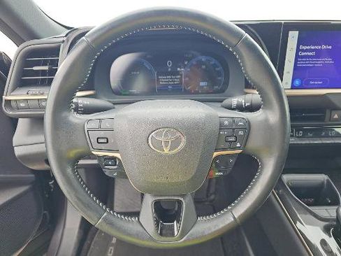 Used 2024 Toyota Crown w/ Carpet Mat Package (TMS) AWD/4WD image 5
