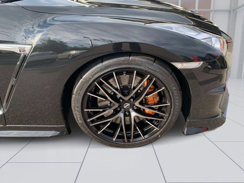 Used 2024 Nissan GT-R Premium w/ Floor Mat Package AWD/4WD image 16