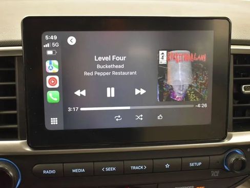 Used 2025 Hyundai Venue SEL image 33