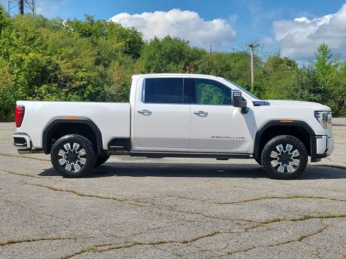 Used 2024 GMC Sierra 2500 Denali w/ Denali Reserve Package AWD/4WD image 4