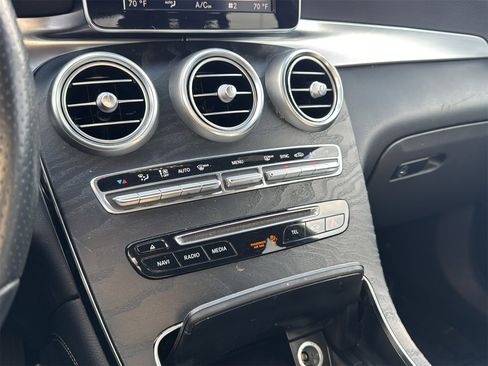 Used 2018 Mercedes-Benz GLC 300 4MATIC image 19