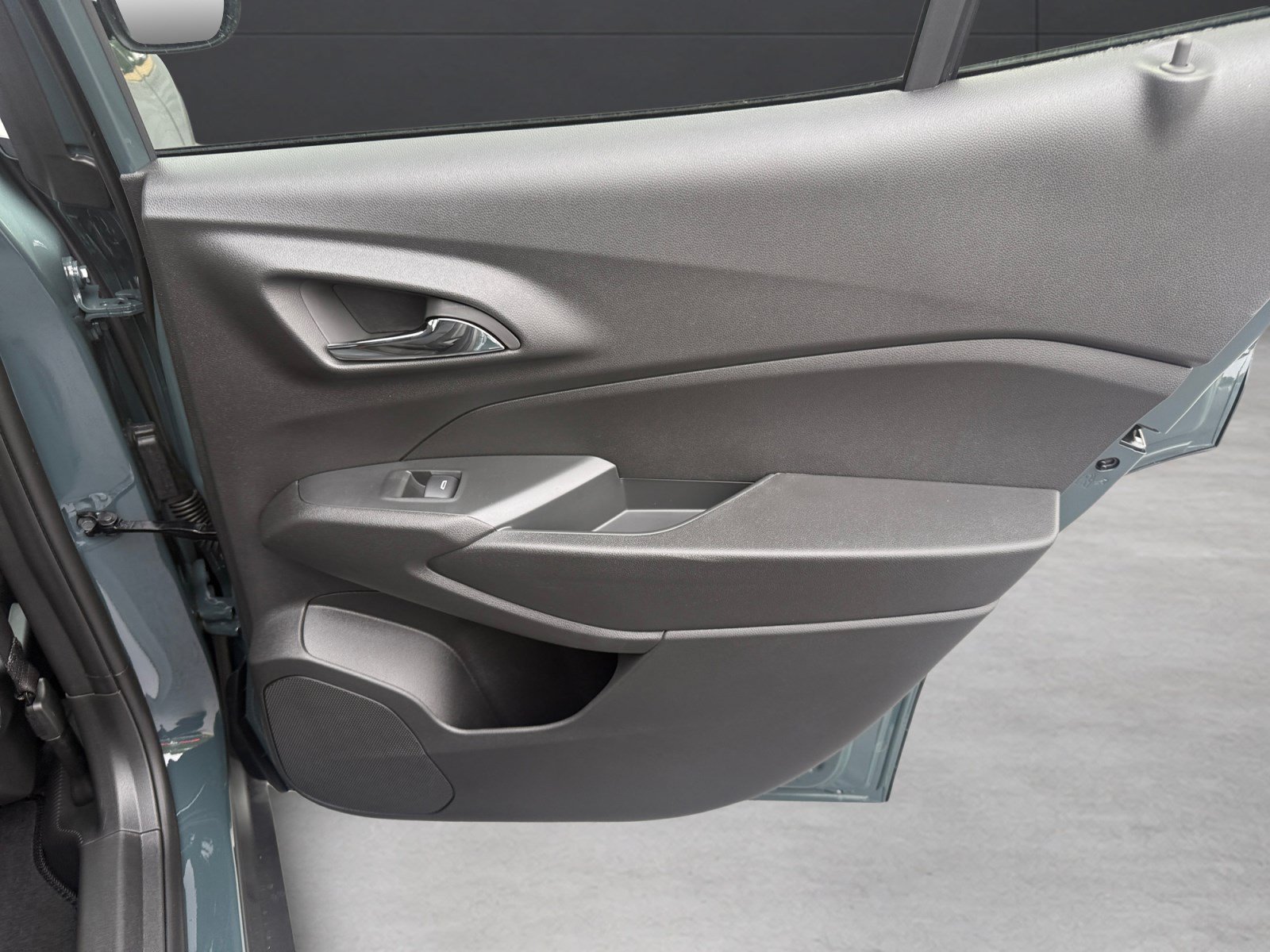 New 2026 Chevrolet Trax LT w/ LT Convenience Package FWD image 16