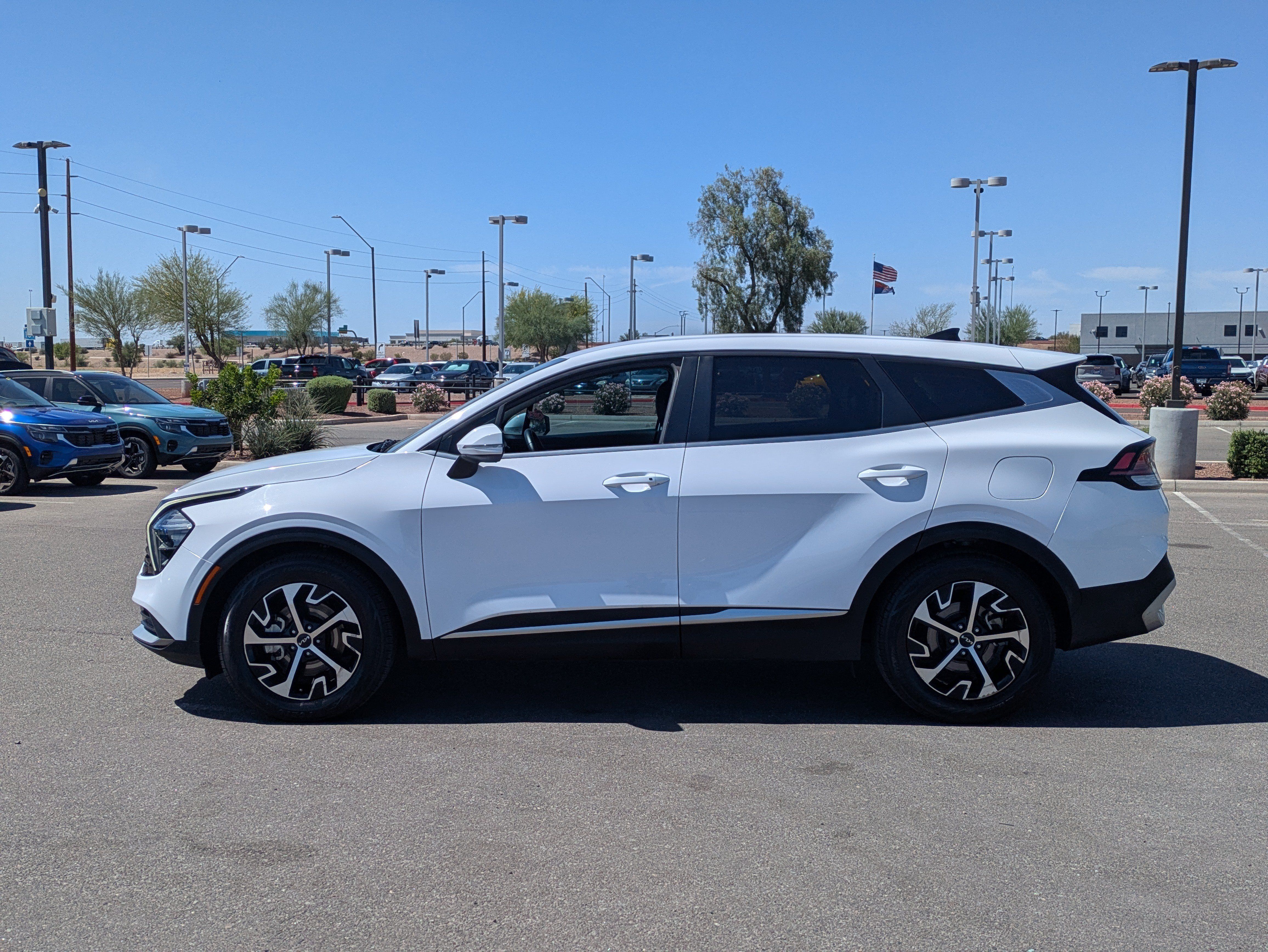 Used 2023 Kia Sportage EX FWD image 2