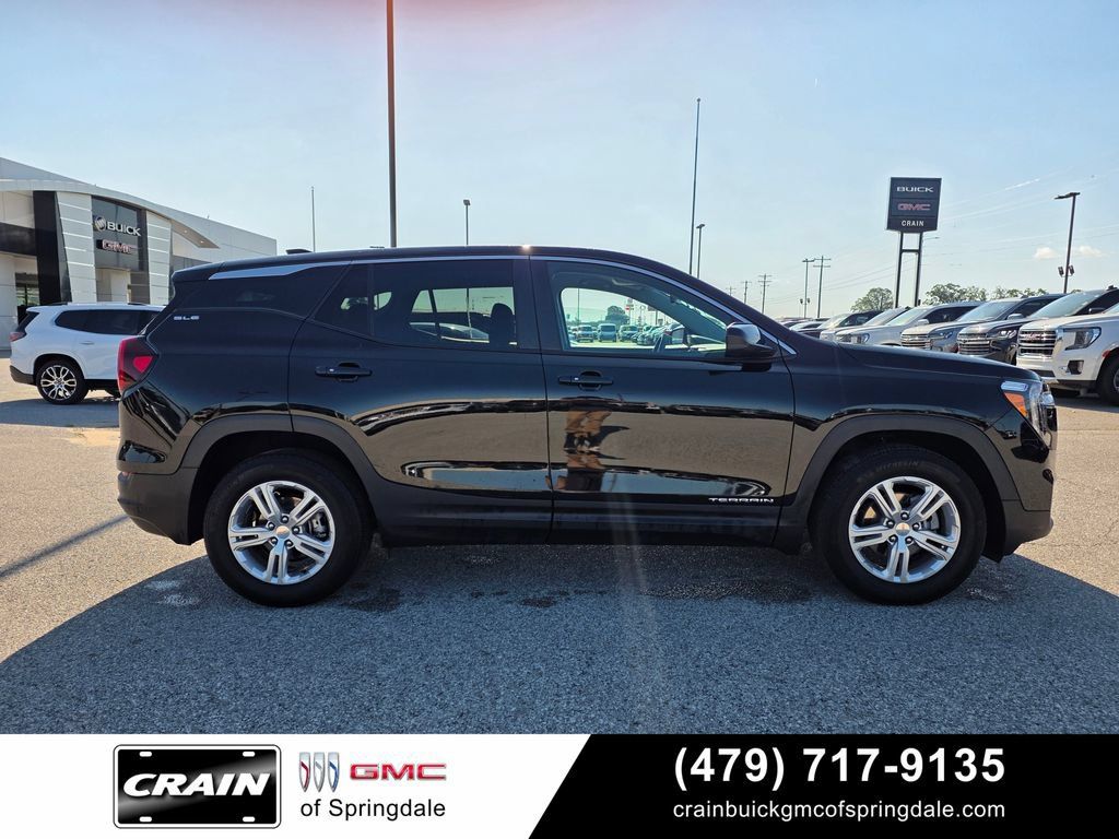 Used 2024 GMC Terrain SLE FWD image 9