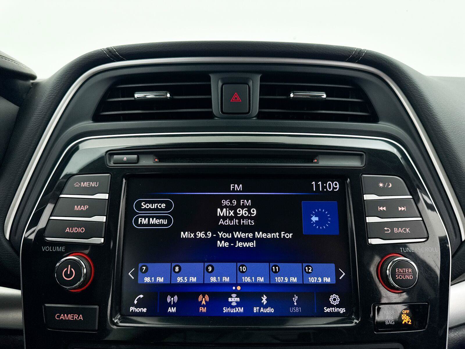 Used 2022 Nissan Maxima SV FWD image 24