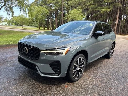 Used 2023 Volvo XC60 B5 Plus w/ Climate Package FWD image 7