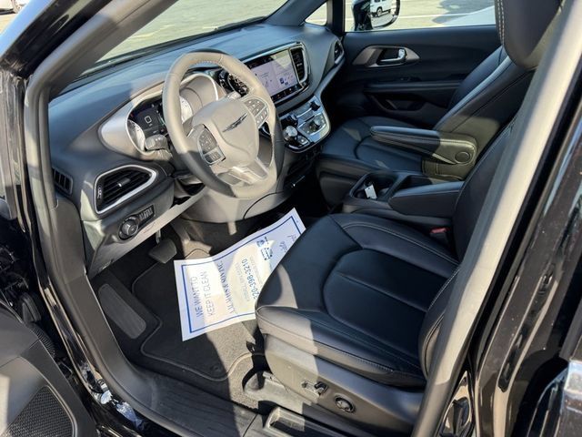 Used 2026 Chrysler Pacifica Select FWD image 10