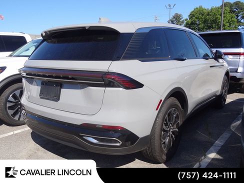 Used 2026 Lincoln Nautilus Premier AWD/4WD image 4