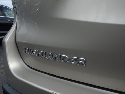 Used 2014 Toyota Highlander XLE FWD image 5