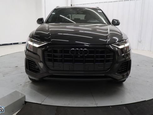 Used 2022 Audi Q8 Premium image 11