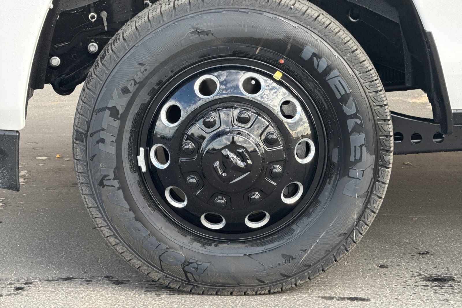New 2026 RAM 3500 Laramie AWD/4WD image 9