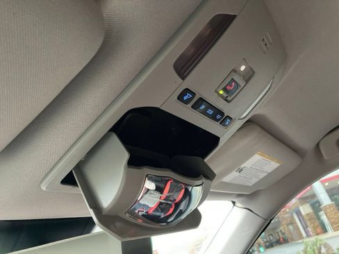 Used 2022 Toyota Highlander LE FWD image 25