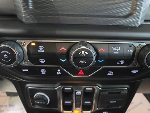 Used 2023 Jeep Gladiator Sport image 24