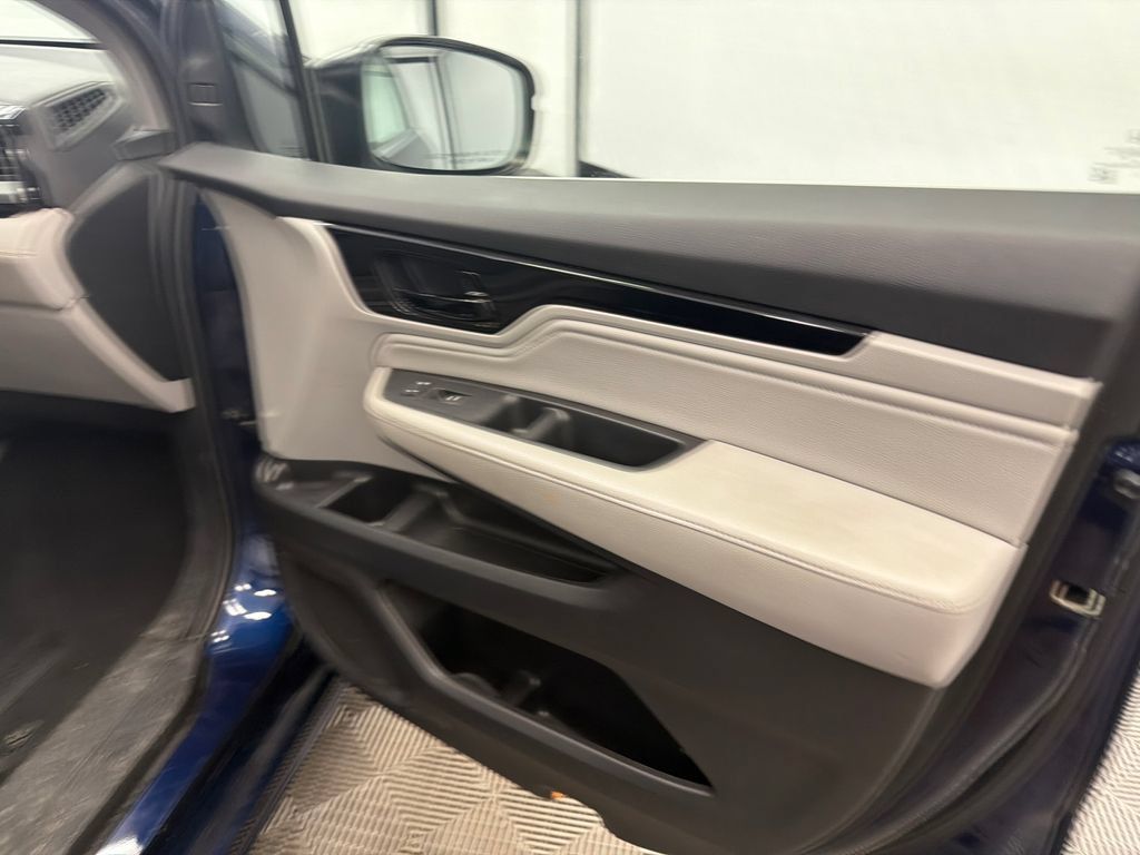 Used 2023 Honda Odyssey Touring image 16
