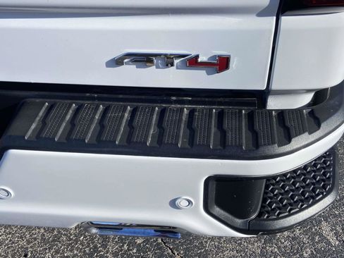 Certified 2023 GMC Sierra 1500 AT4 w/ Technology Package image 32