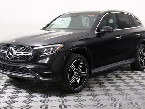 Used 2025 Mercedes-Benz GLC 350e 4MATIC image 7