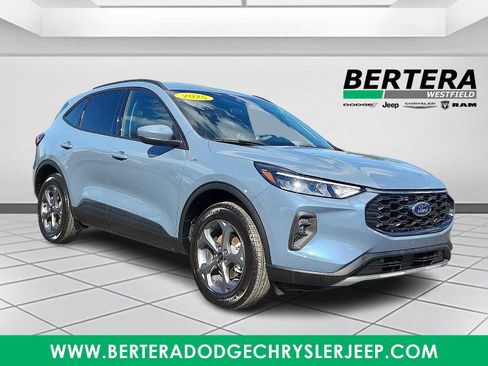 Used 2025 Ford Escape ST-Line Select image 1
