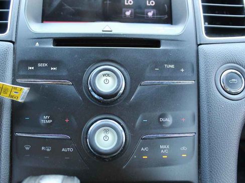 Used 2013 Ford Taurus SEL FWD image 20