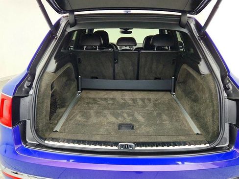 Used 2018 Bentley Bentayga AWD/4WD image 32