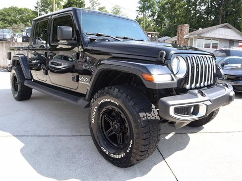 Used 2020 Jeep Gladiator Overland w/ Trailer Tow Package AWD/4WD image 9