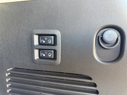 Used 2024 Nissan Armada Platinum image 20