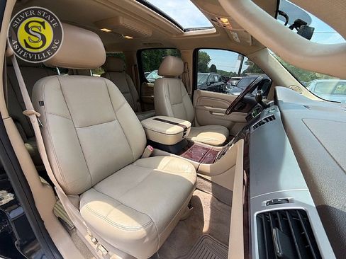 Used 2011 Cadillac Escalade ESV Premium AWD/4WD image 17