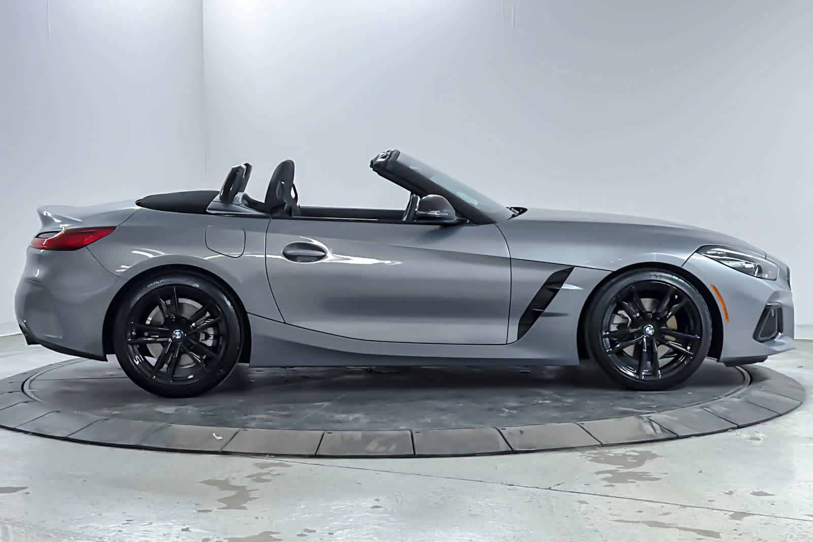 Used 2024 BMW Z4 sDrive30i w/ Shadowloine Package RWD image 7