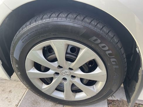 Used 2021 Toyota Corolla LE w/ Carpet Mat Package (TMS) image 23