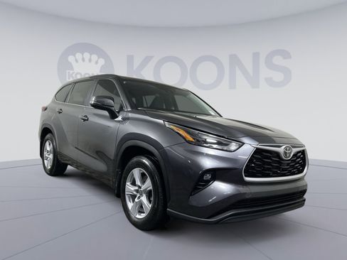 Used 2024 Toyota Highlander LE image 5