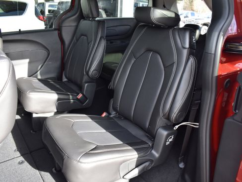 New 2026 Chrysler Pacifica Select FWD image 27