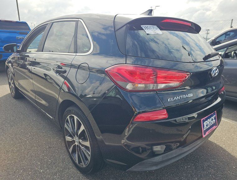 Used 2018 Hyundai Elantra GT w/ Style Package 02 FWD image 3