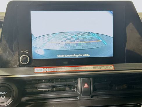 Used 2024 Toyota Prius LE FWD image 25