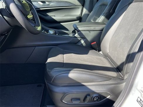 New 2025 Jeep Grand Cherokee L Altitude image 19