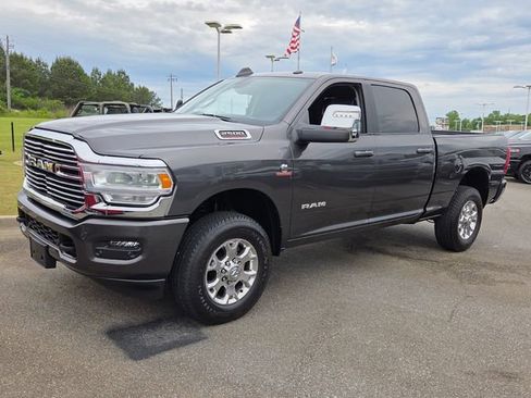 Used 2024 RAM 2500 Laramie AWD/4WD image 3
